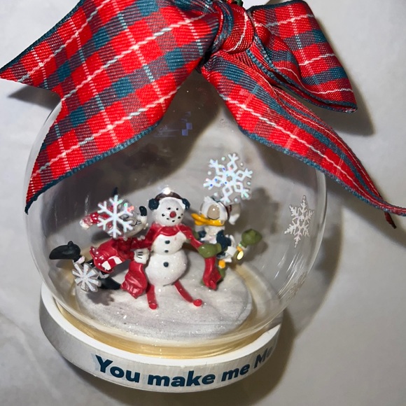DISNEY Holiday Lodge Minnie Mouse & Daisy Duck Glass Ornament - Picture 7 of 14